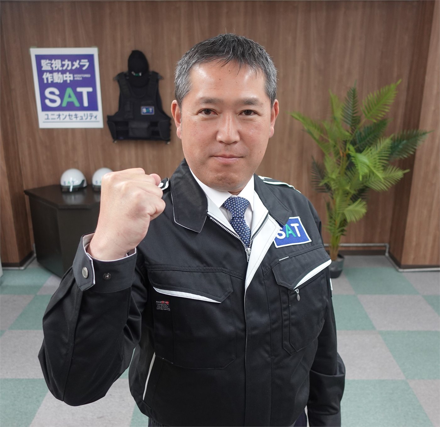 応募者の質問に答えるSATスタッフ