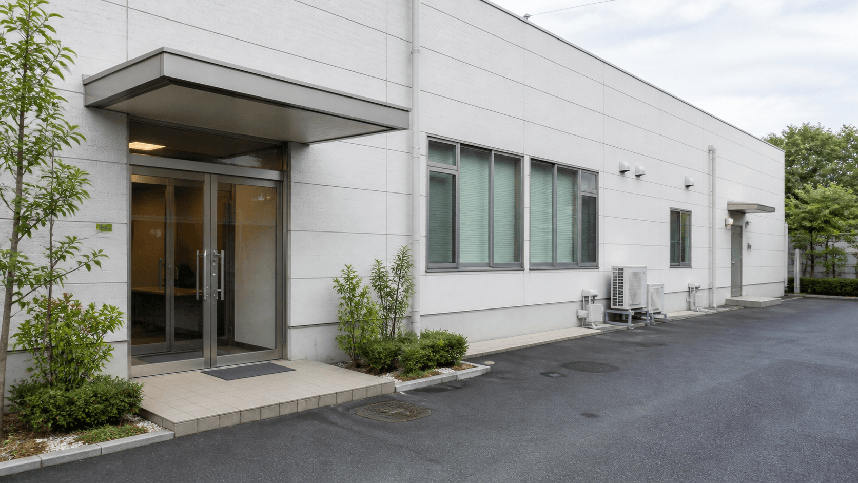 事務所の正面入口・窓・通用口などの侵入経路